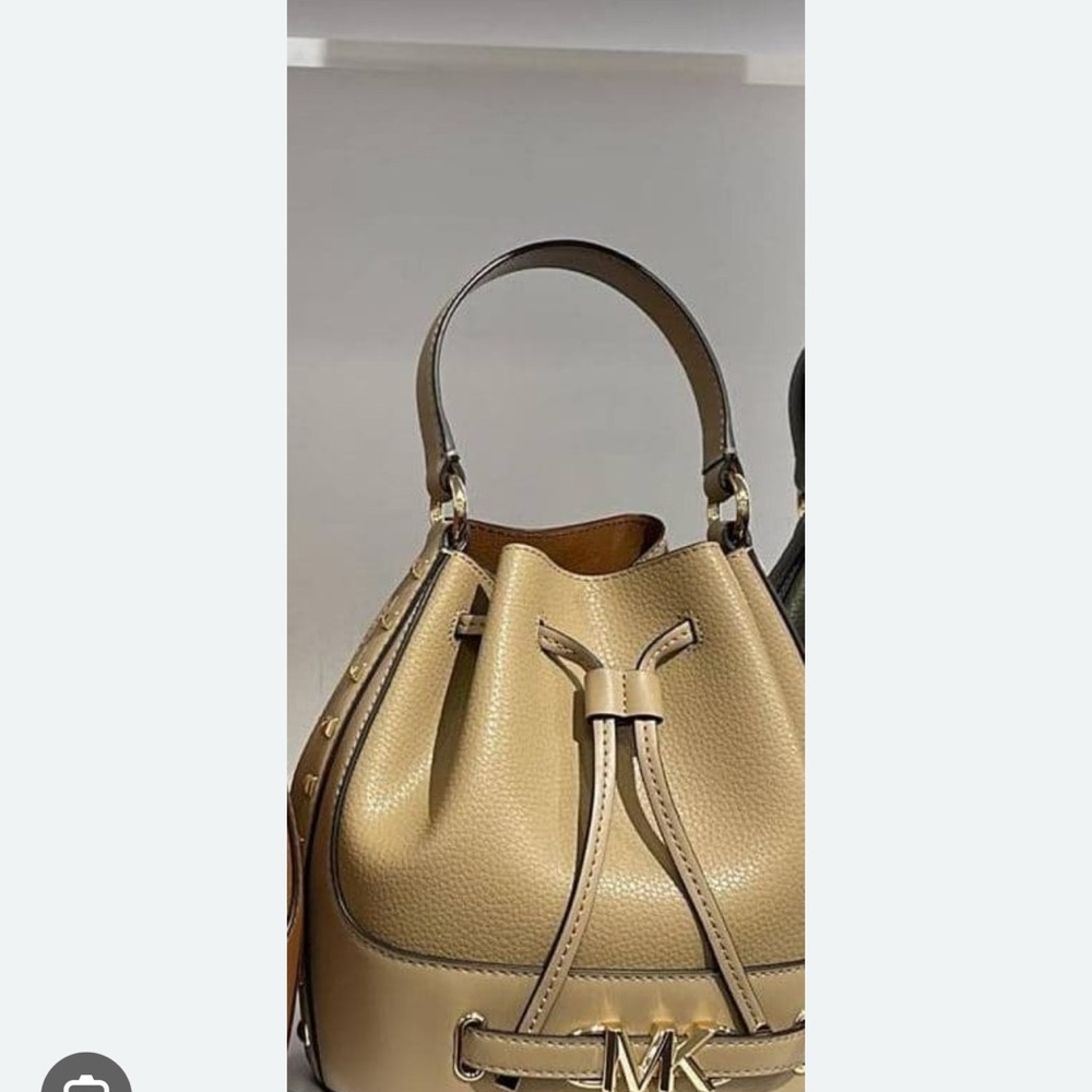 Michael Kors bucket bag - Picture 7 of 7